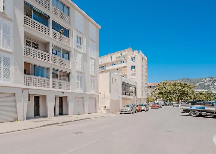 Air-Conditioned Apartment - Sea View Port