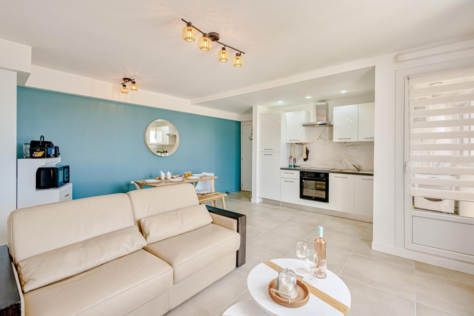 Air-conditioned - Sea View Port Apartment
